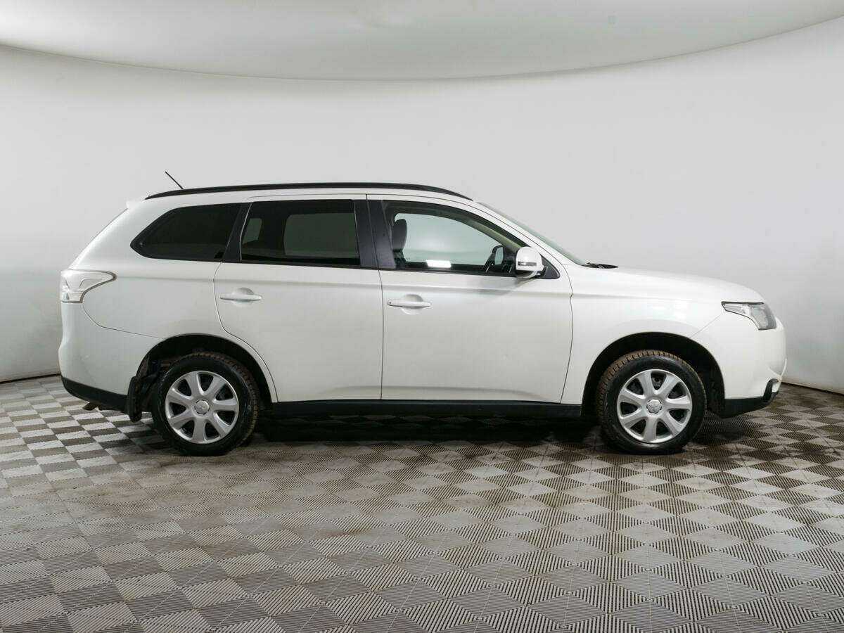 Mitsubishi Outlander 2013 года с пробегом. Фото: #3