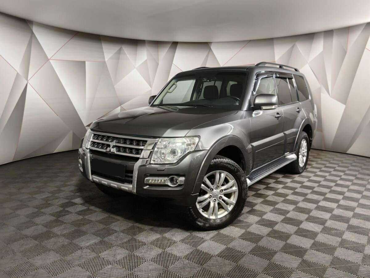 Mitsubishi Pajero 2015 года с пробегом. Посмотреть фото