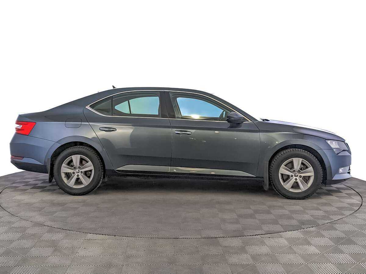 Skoda Superb 2019 года с пробегом. Фото: #3
