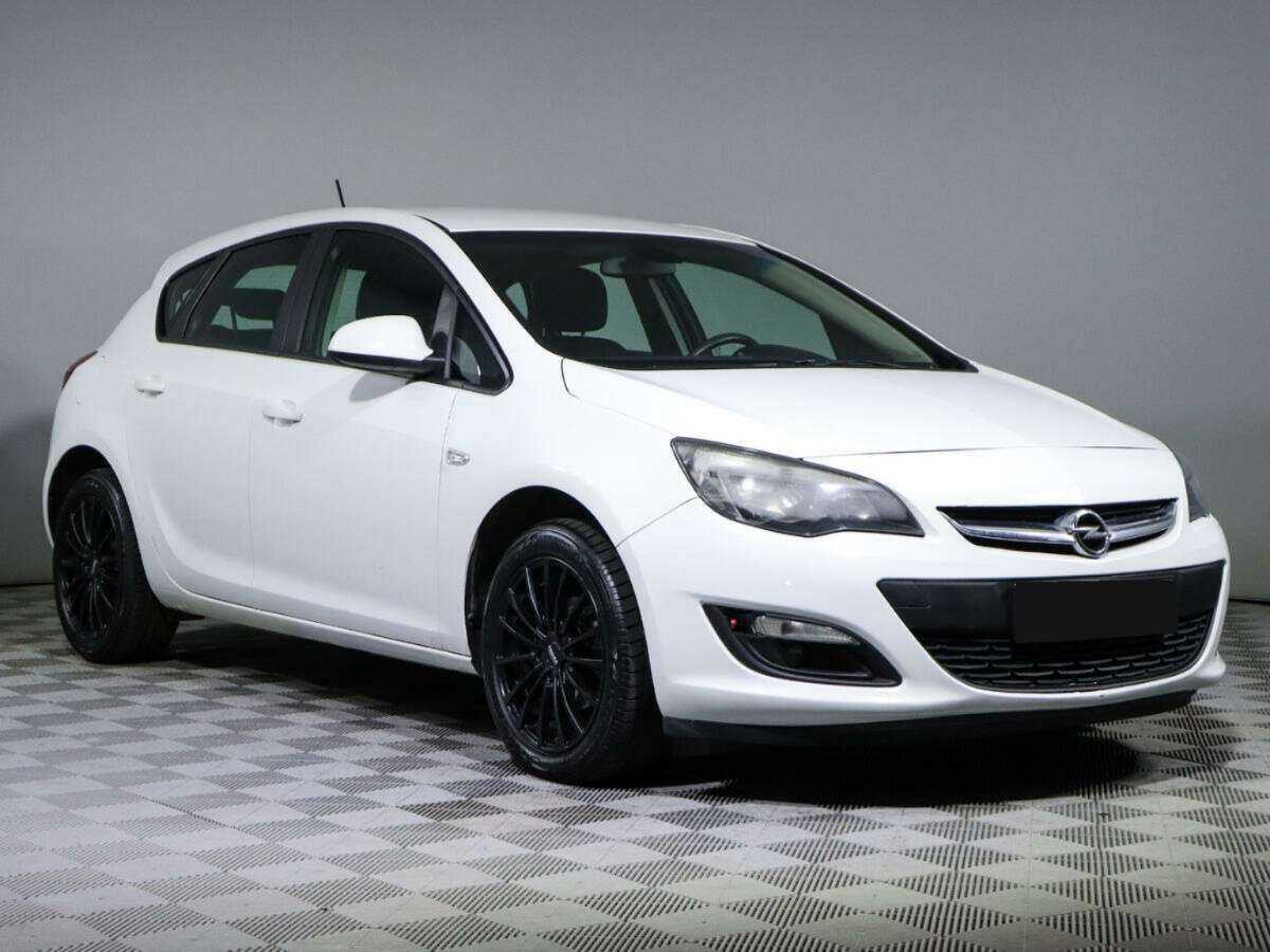 Opel Astra 2012 года с пробегом. Фото: #2