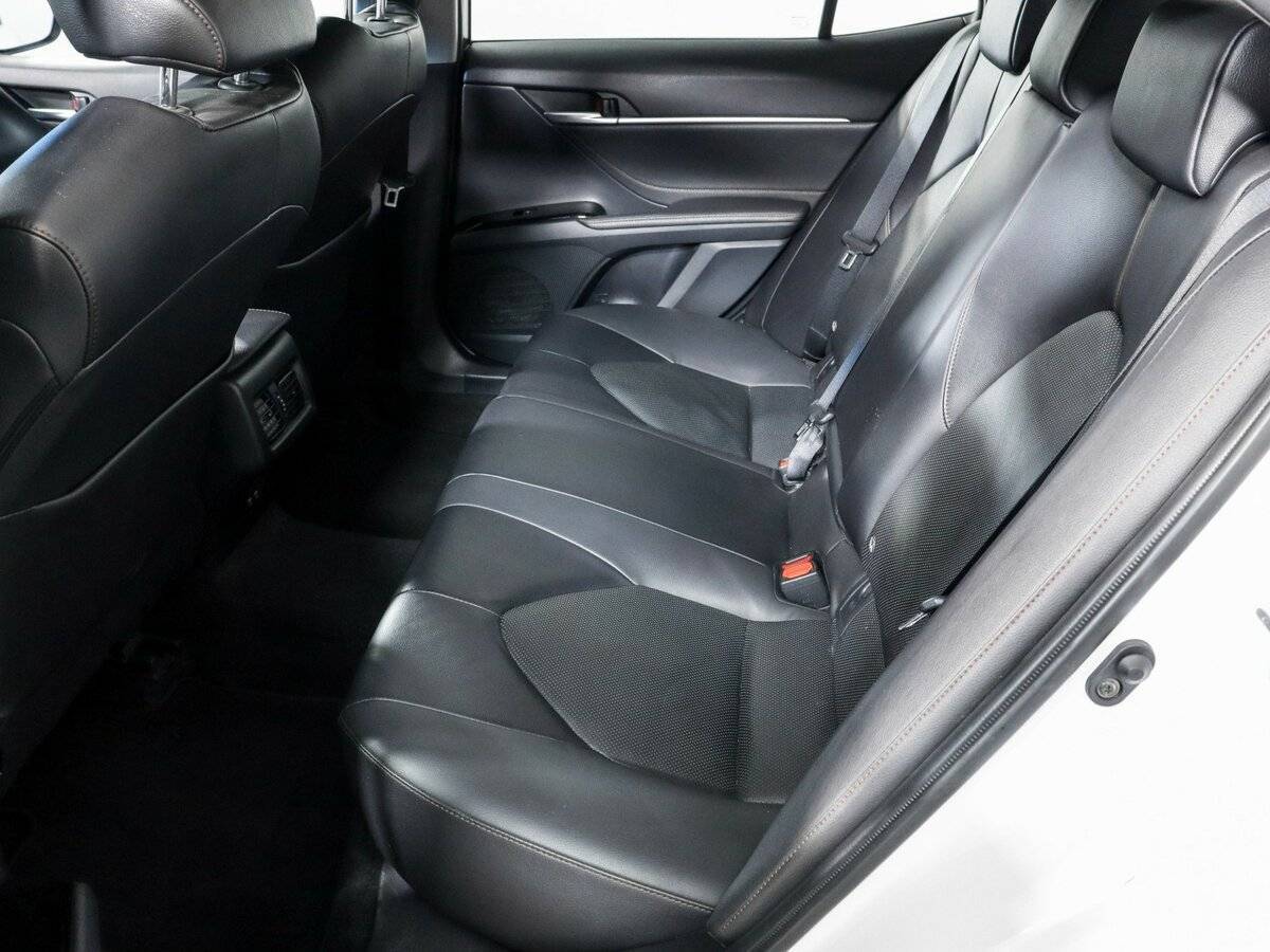 Toyota Camry 2020 года с пробегом. Фото: #6