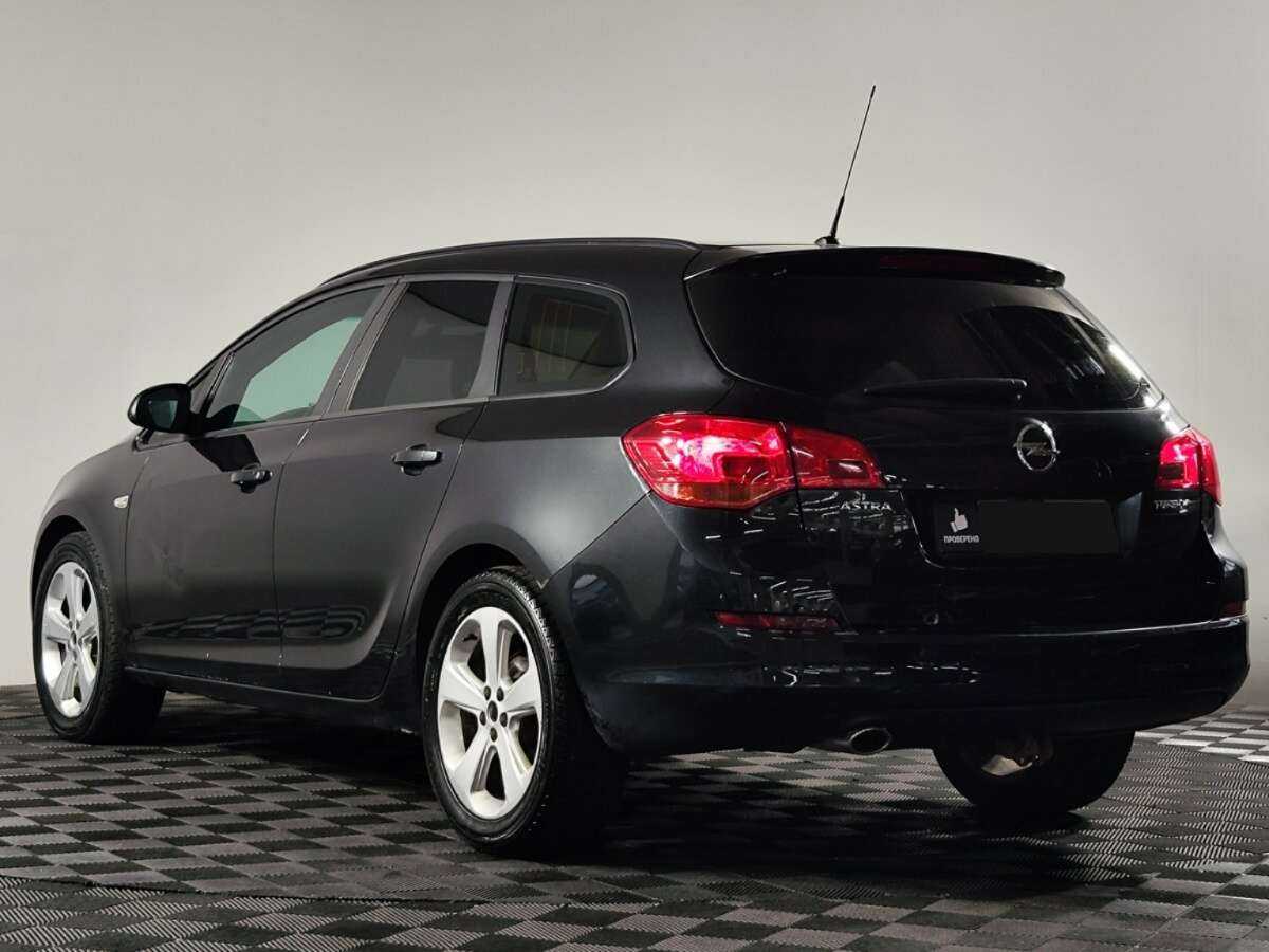 Opel Astra 2012 года с пробегом. Фото: #4