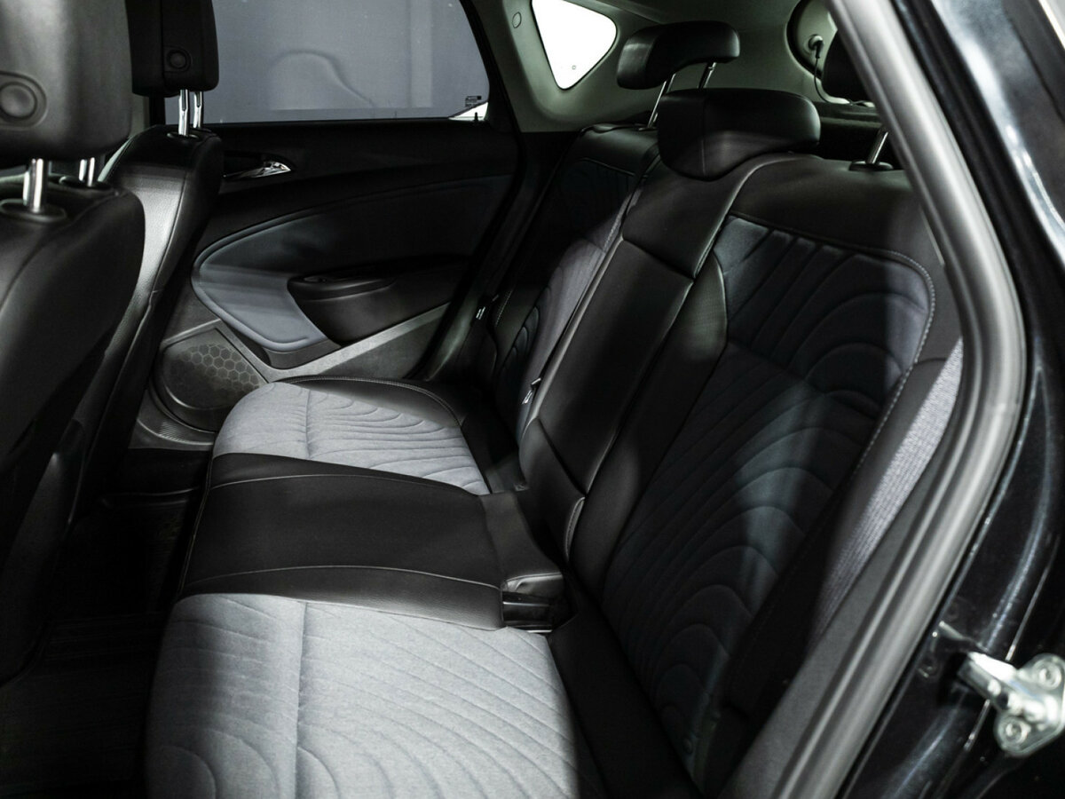 Opel Astra 2013 года с пробегом. Фото: #4