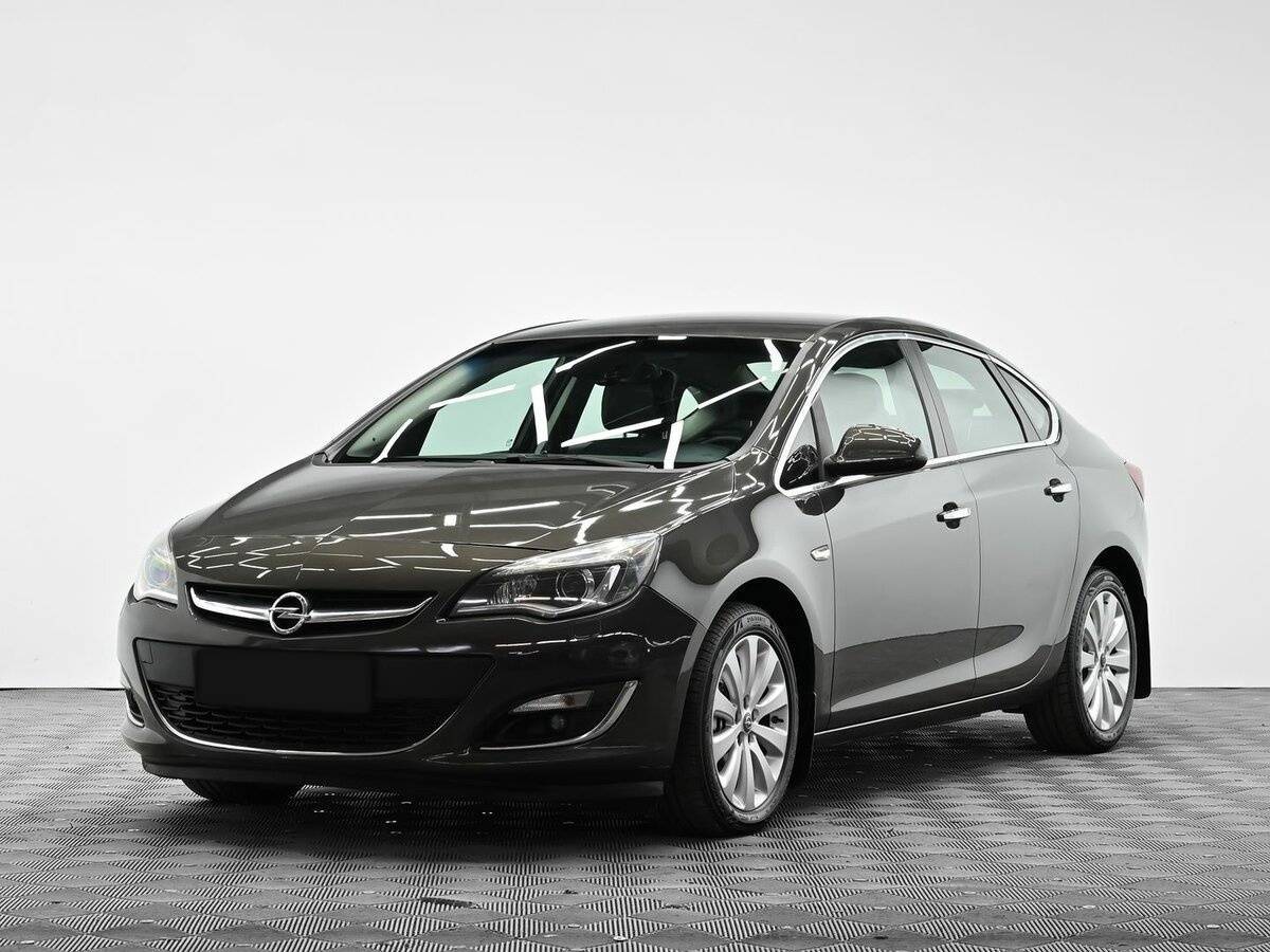 Opel Astra 2013 года с пробегом. Посмотреть фото