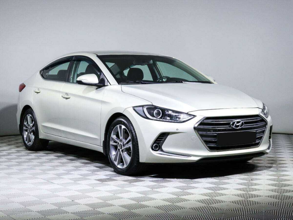 Hyundai Elantra 2018 года с пробегом. Фото: #2