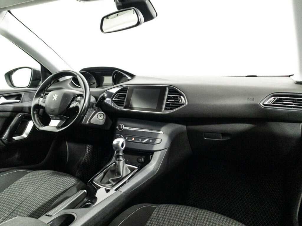 Peugeot 308 2018 года с пробегом. Фото: #8