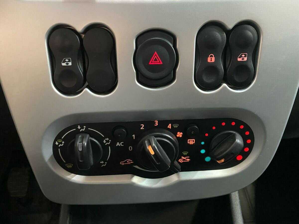 Renault Sandero 2012 года с пробегом. Фото: #13