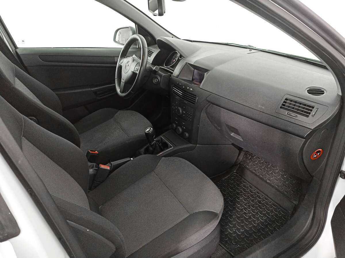 Opel Astra 2013 года с пробегом. Фото: #8
