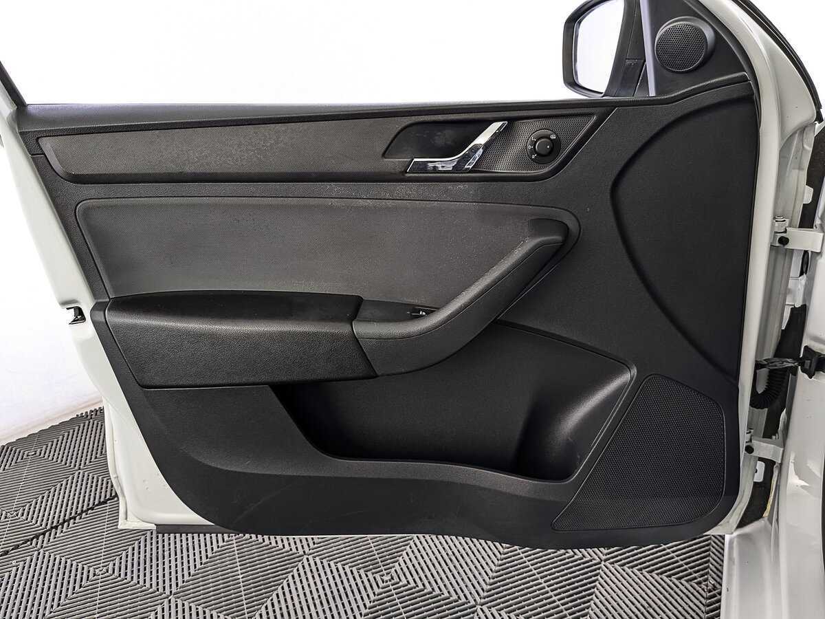 Skoda Rapid 2017 года с пробегом. Фото: #18