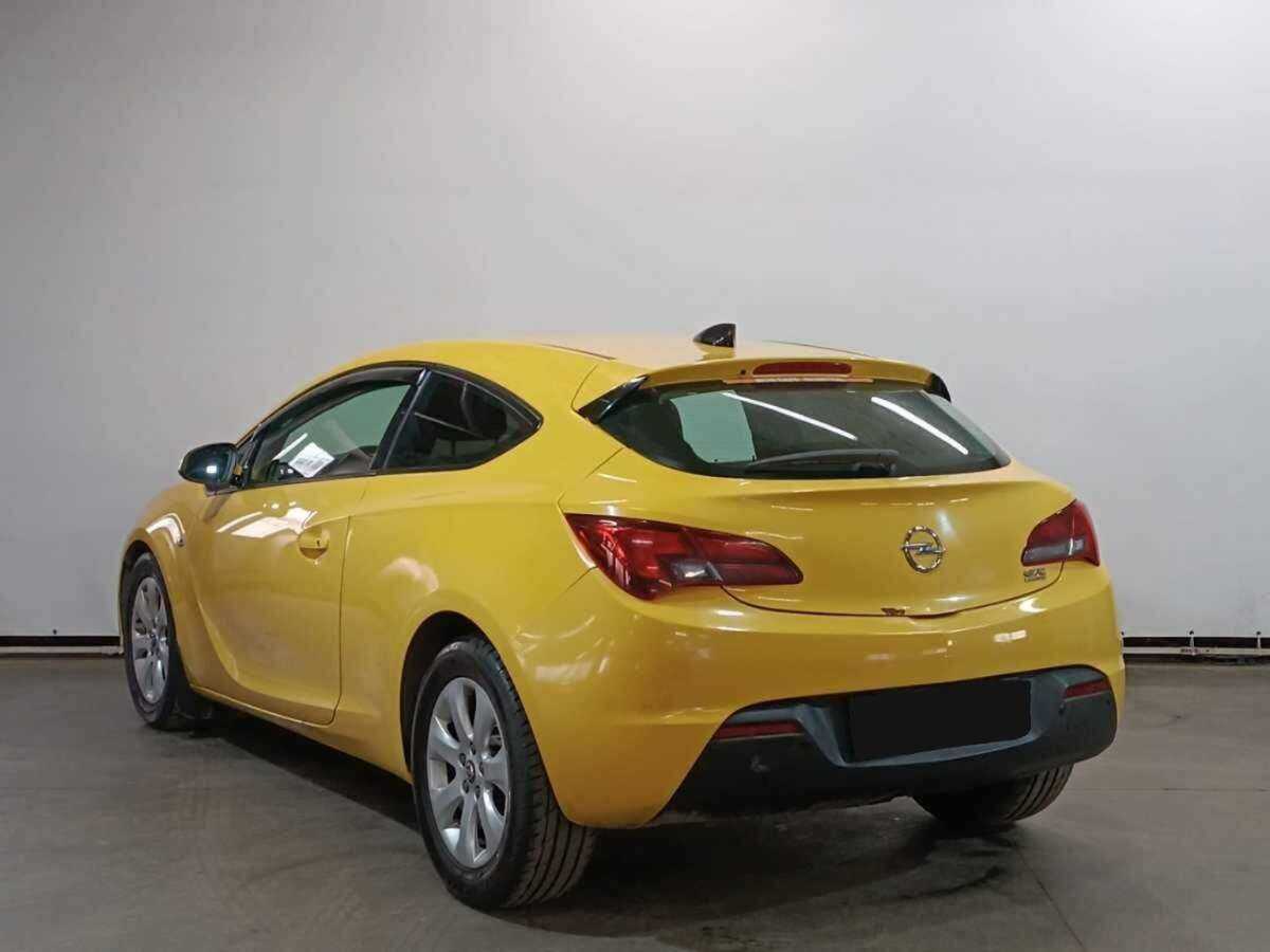 Opel Astra 2013 года с пробегом. Фото: #3