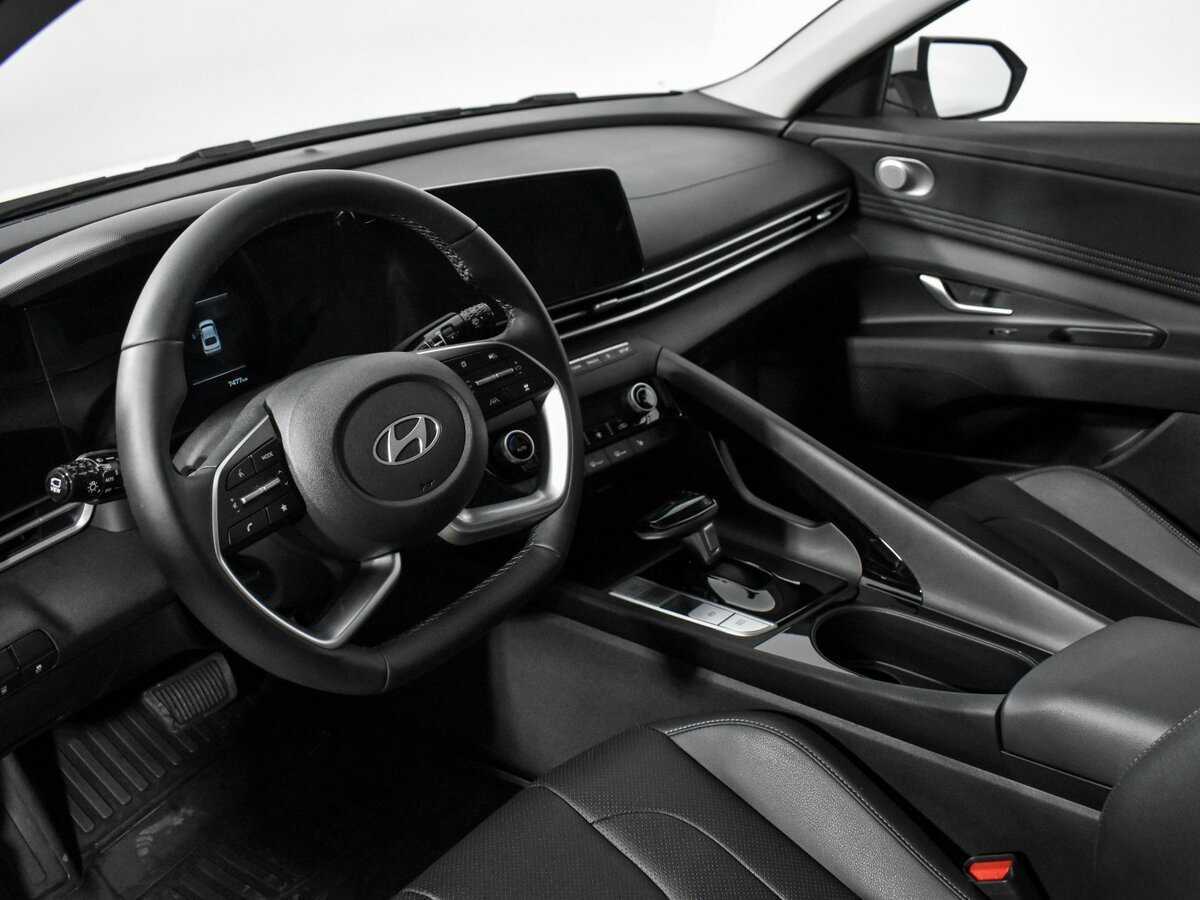 Hyundai Elantra 2023 года с пробегом. Фото: #8