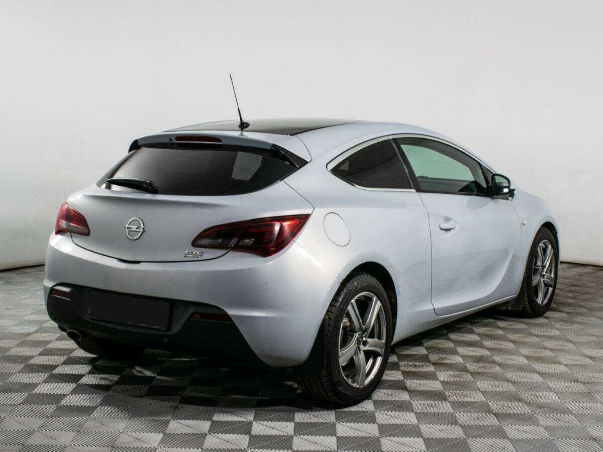 Opel Astra 2012 года с пробегом. Фото: #4