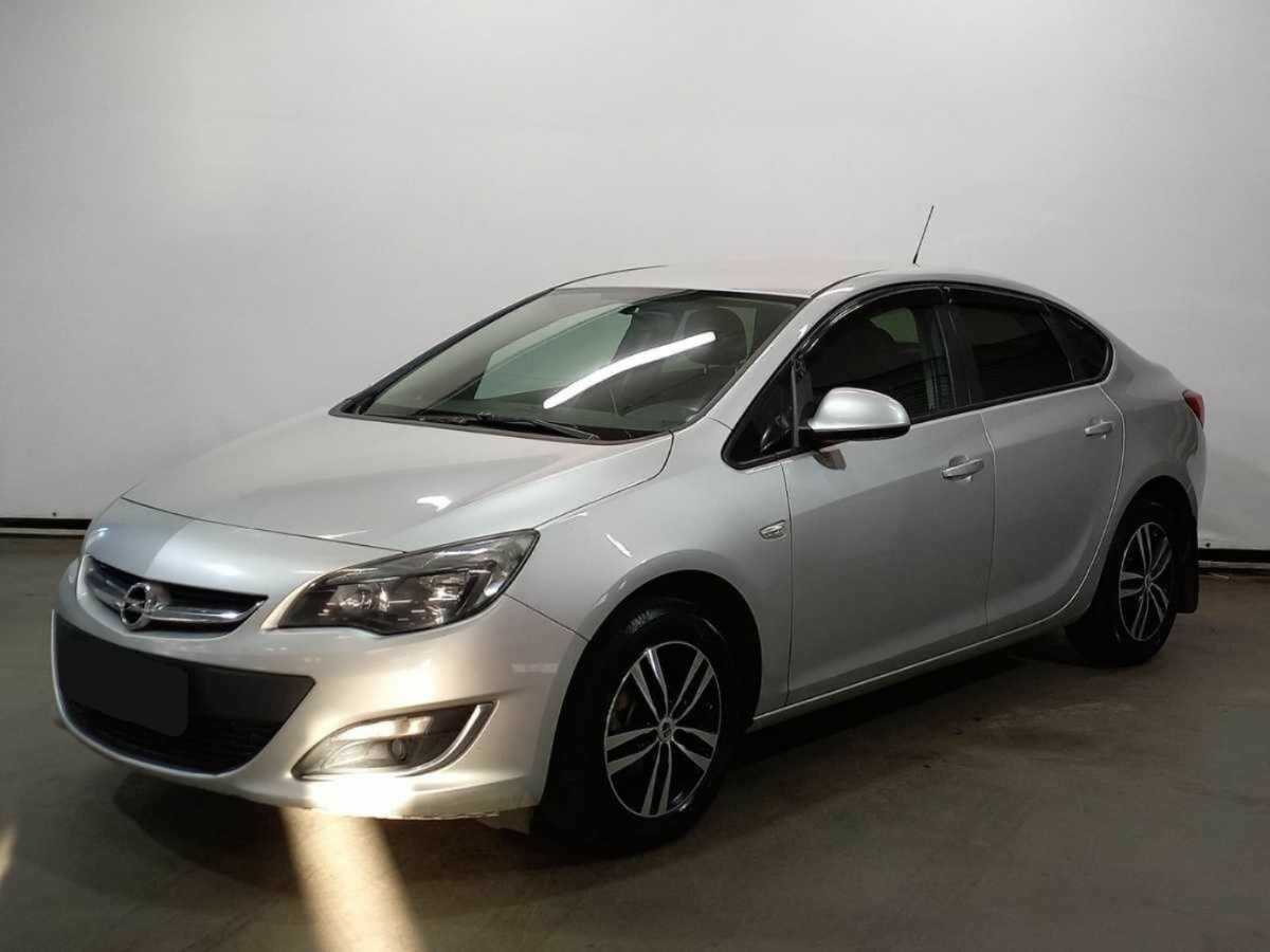 Opel Astra 2012 года с пробегом. Посмотреть фото