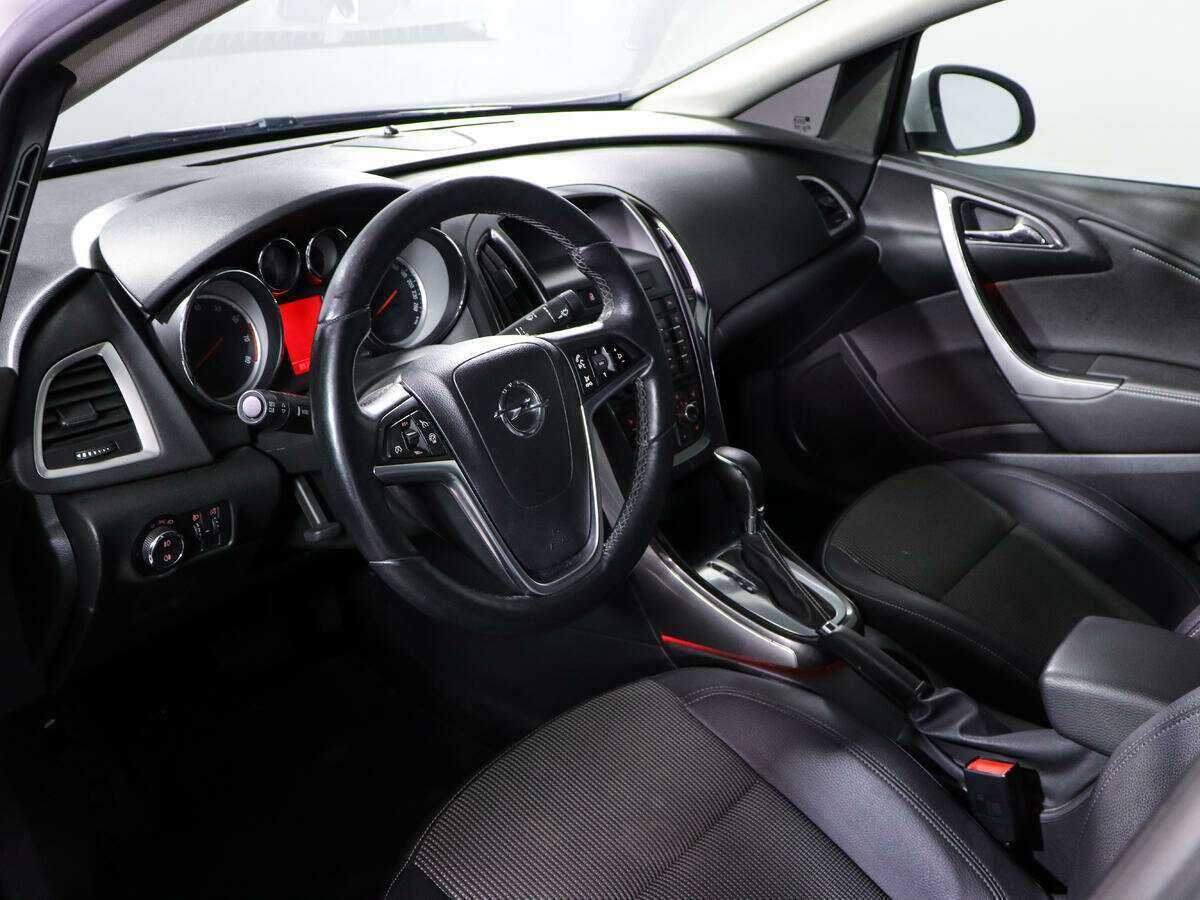 Opel Astra 2013 года с пробегом. Фото: #13