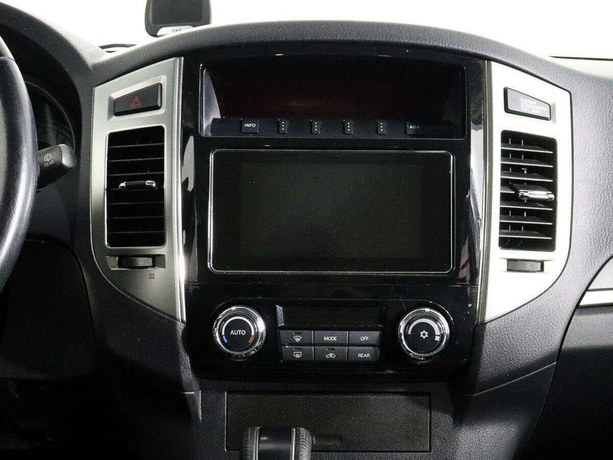 Mitsubishi Pajero 2018 года с пробегом. Фото: #11