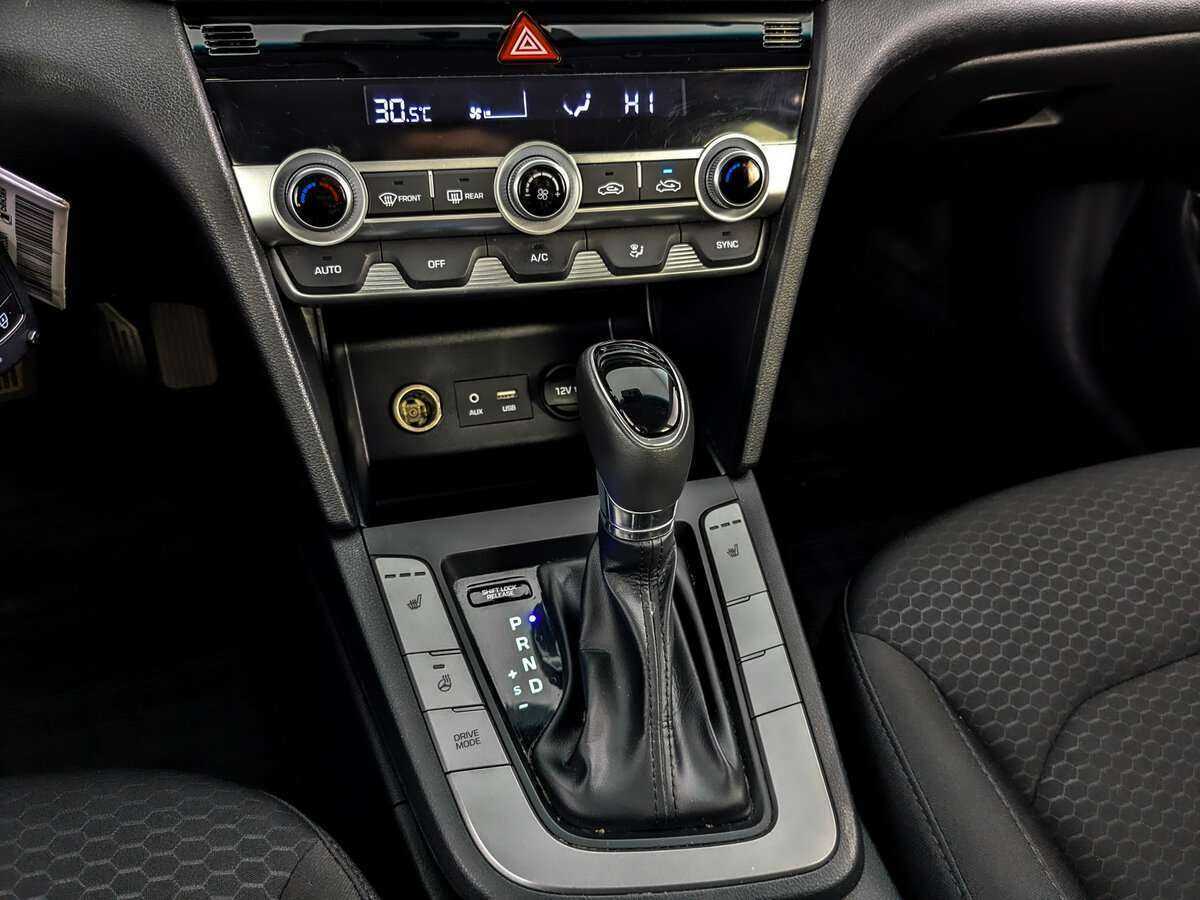 Hyundai Elantra 2020 года с пробегом. Фото: #20