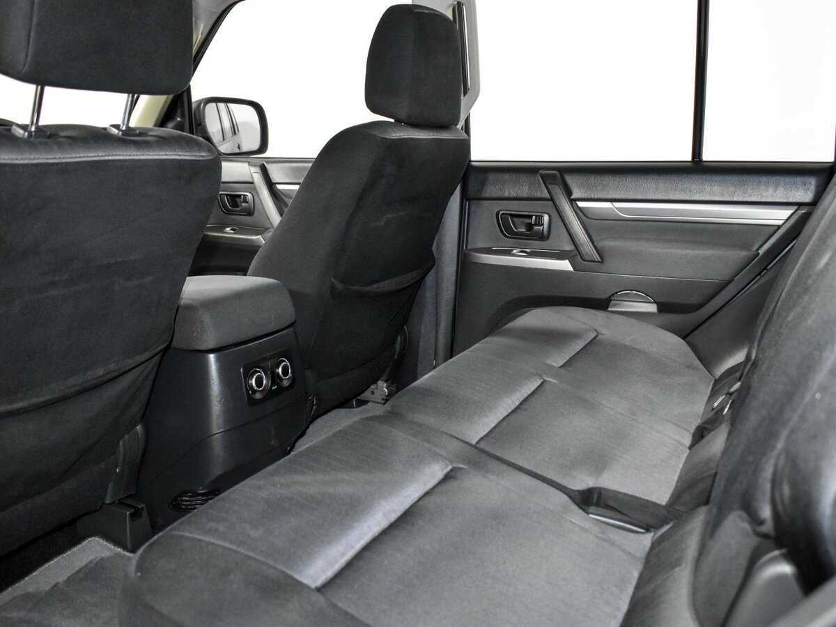 Mitsubishi Pajero 2013 года с пробегом. Фото: #9