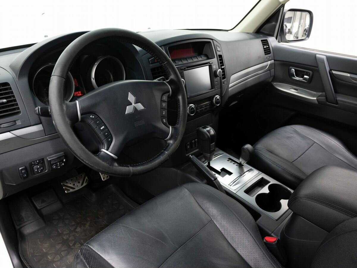Mitsubishi Pajero 2013 года с пробегом. Фото: #7