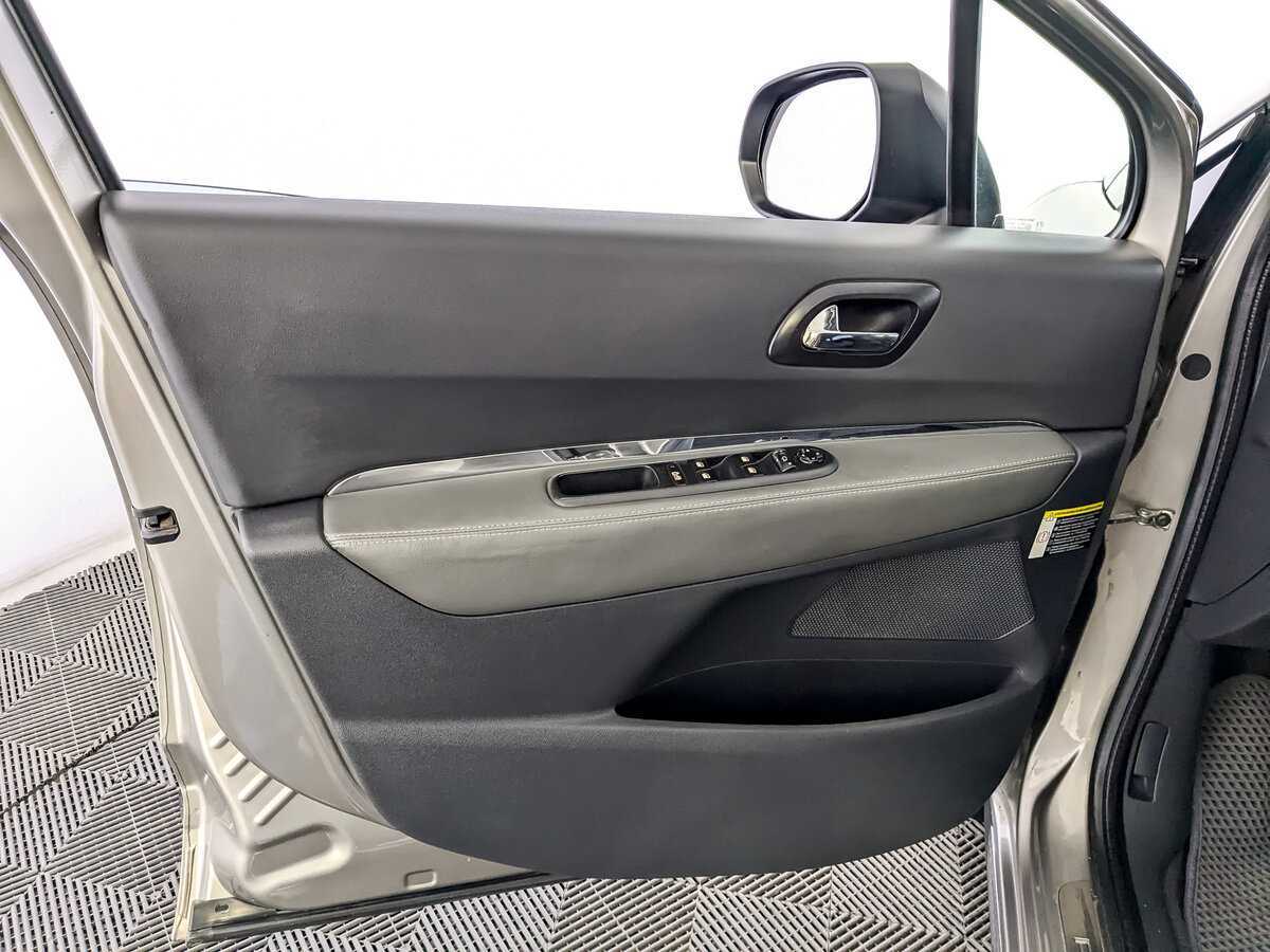 Peugeot 3008 2012 года с пробегом. Фото: #18