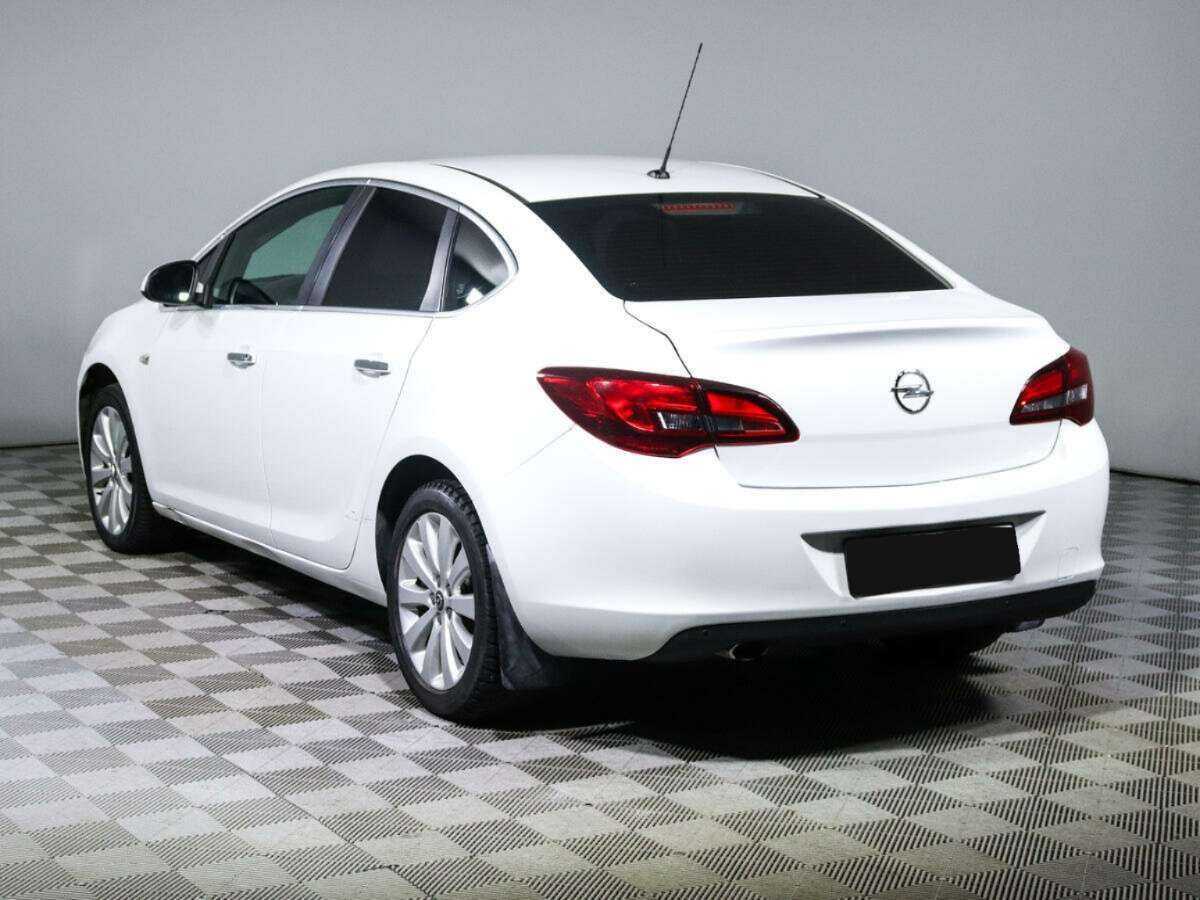 Opel Astra 2014 года с пробегом. Фото: #5