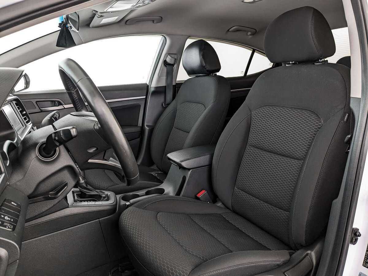 Hyundai Elantra 2020 года с пробегом. Фото: #15