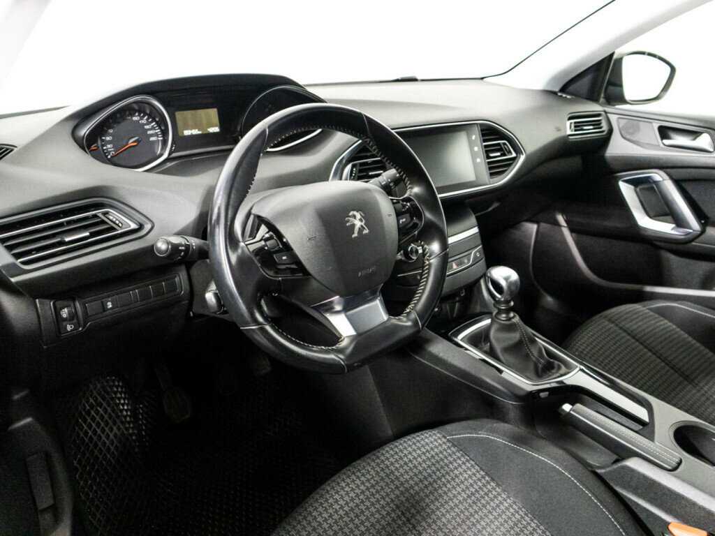 Peugeot 308 2018 года с пробегом. Фото: #10