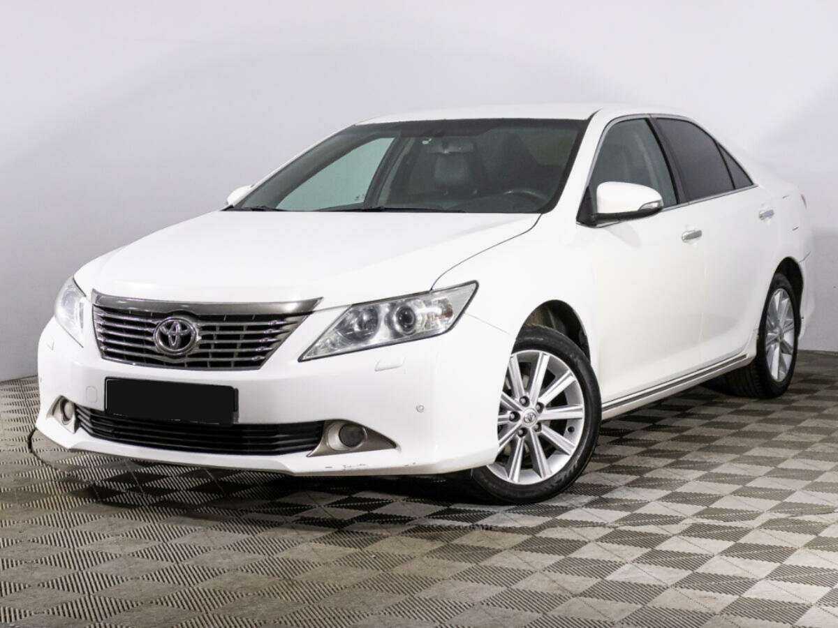Toyota Camry 2012 года с пробегом. Посмотреть фото