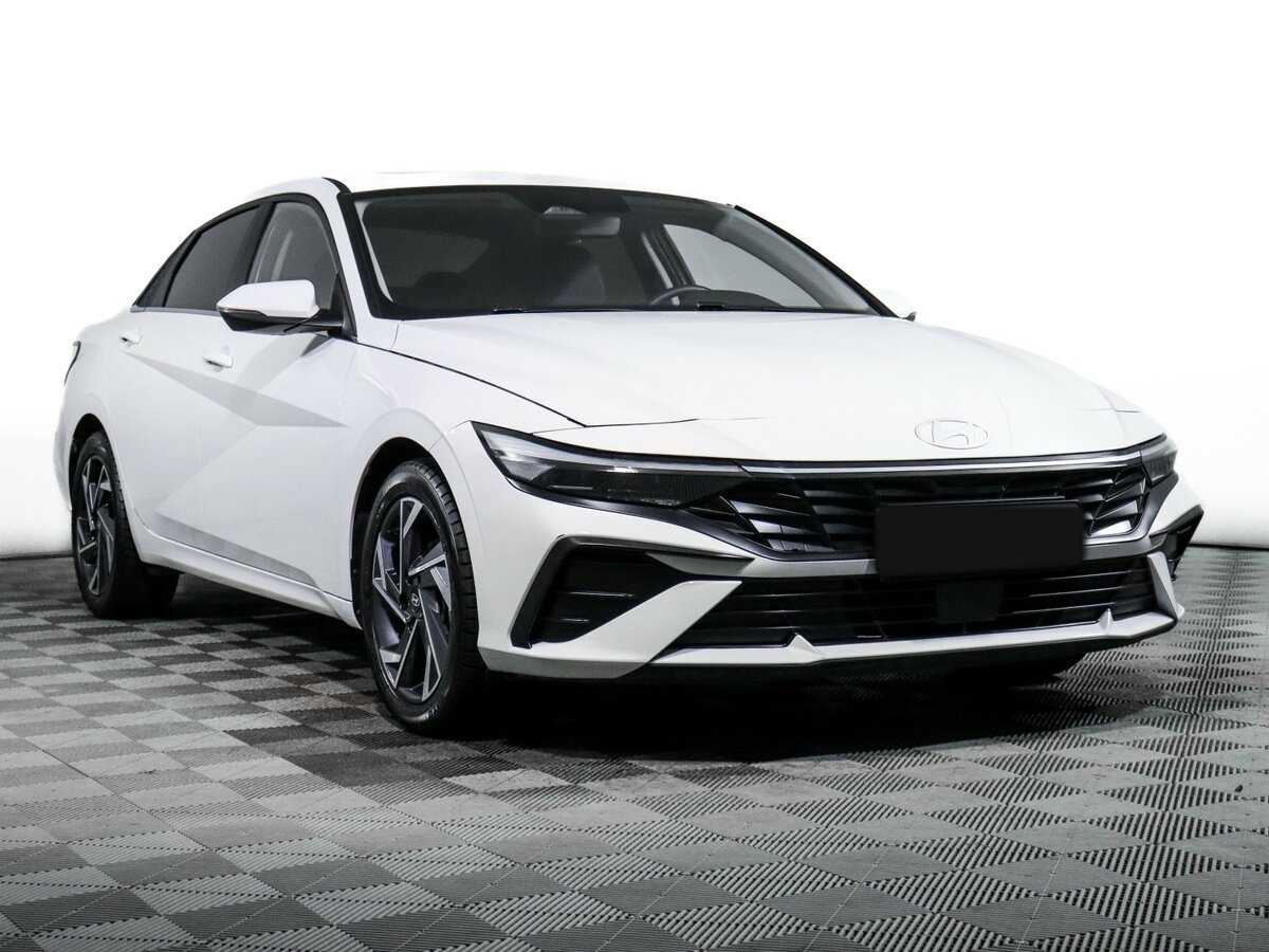 Hyundai Elantra 2023 года с пробегом. Фото: #2