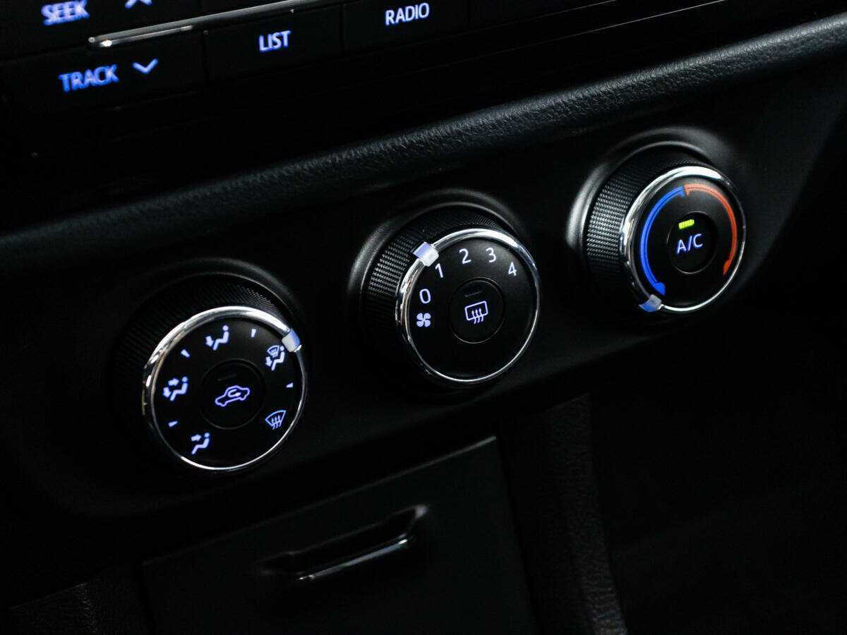 Toyota Corolla 2015 года с пробегом. Фото: #14