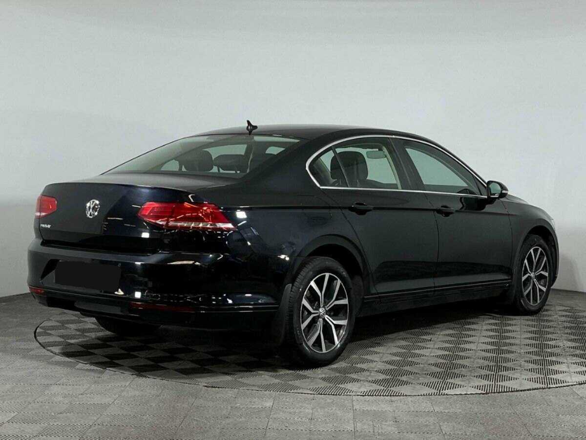 Volkswagen Passat 2018 года с пробегом. Фото: #3