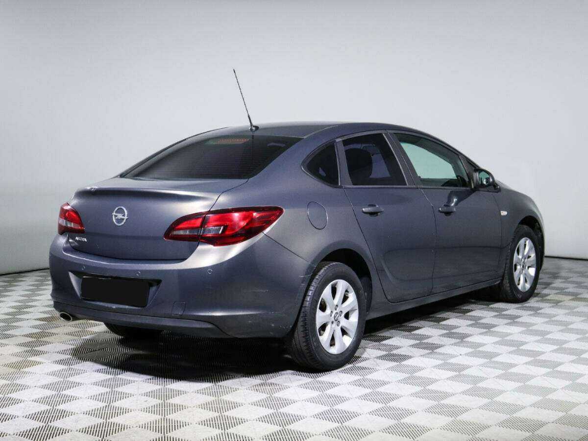 Opel Astra 2014 года с пробегом. Фото: #3