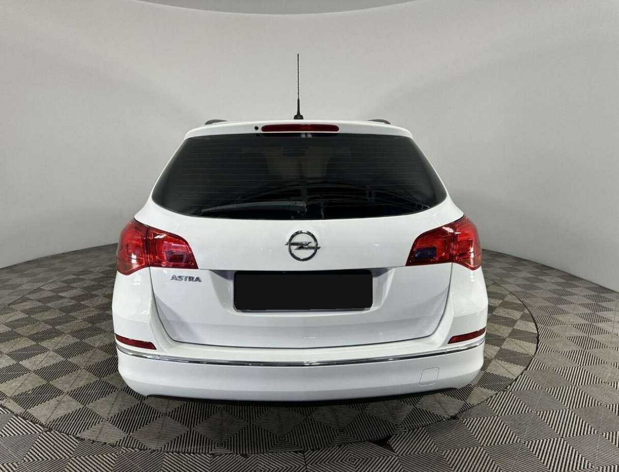 Opel Astra 2013 года с пробегом. Фото: #2