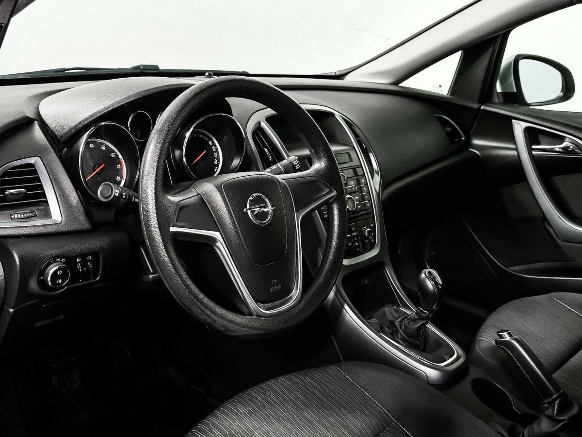 Opel Astra 2013 года с пробегом. Фото: #11
