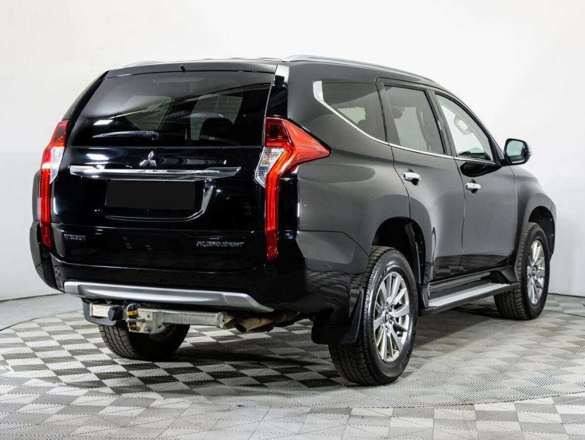 Mitsubishi Pajero Sport 2017 года с пробегом. Фото: #3