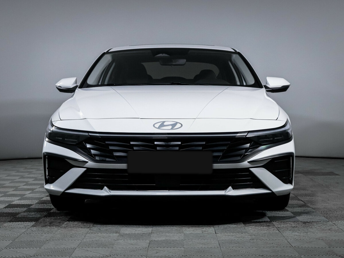 Hyundai Elantra 2024 года с пробегом. Фото: #1