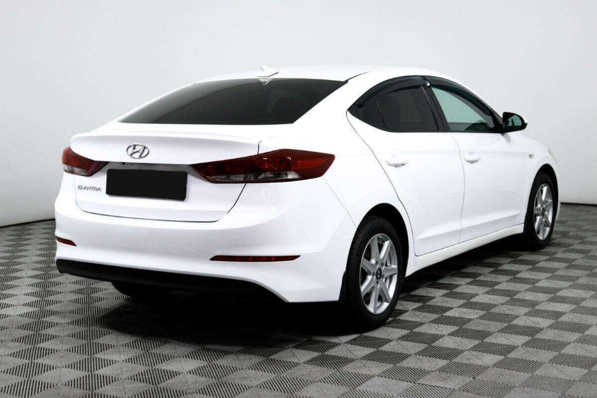 Hyundai Elantra 2018 года с пробегом. Фото: #4