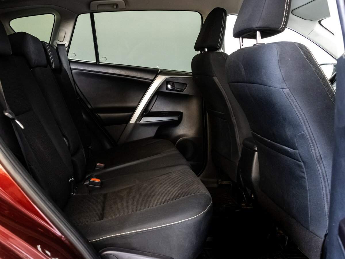 Toyota RAV4 2017 года с пробегом. Фото: #12