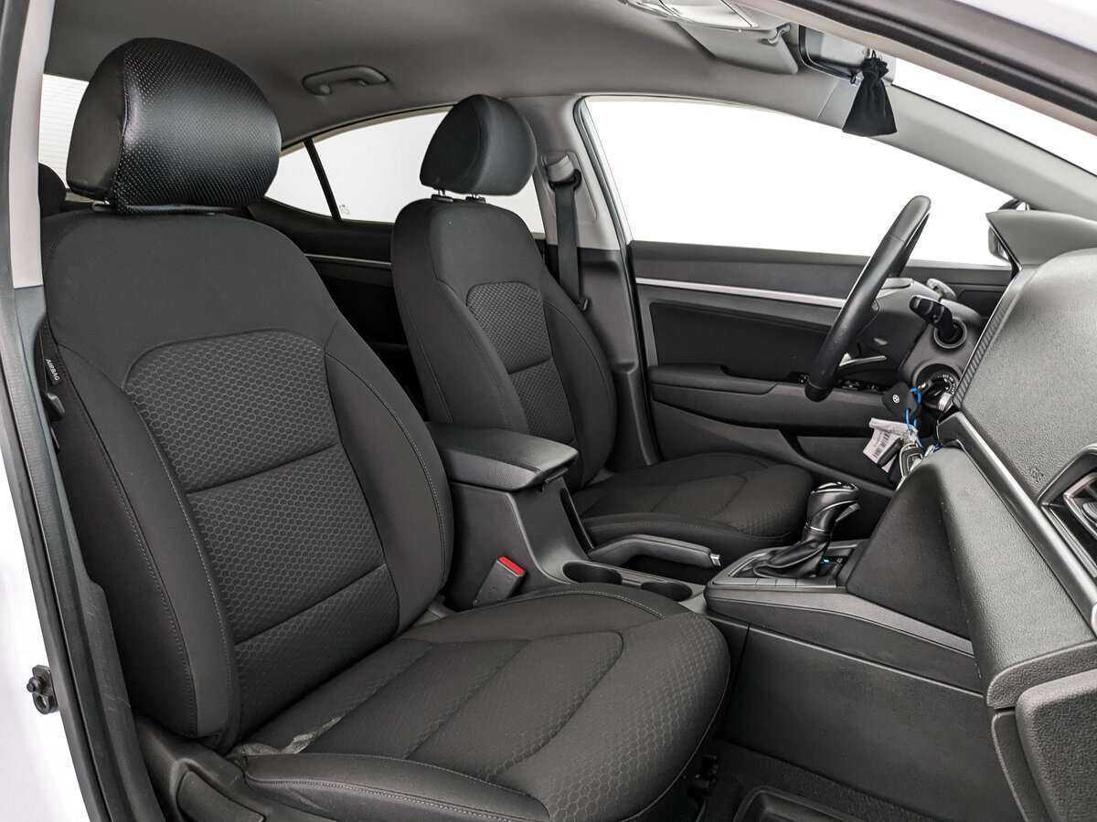 Hyundai Elantra 2020 года с пробегом. Фото: #19