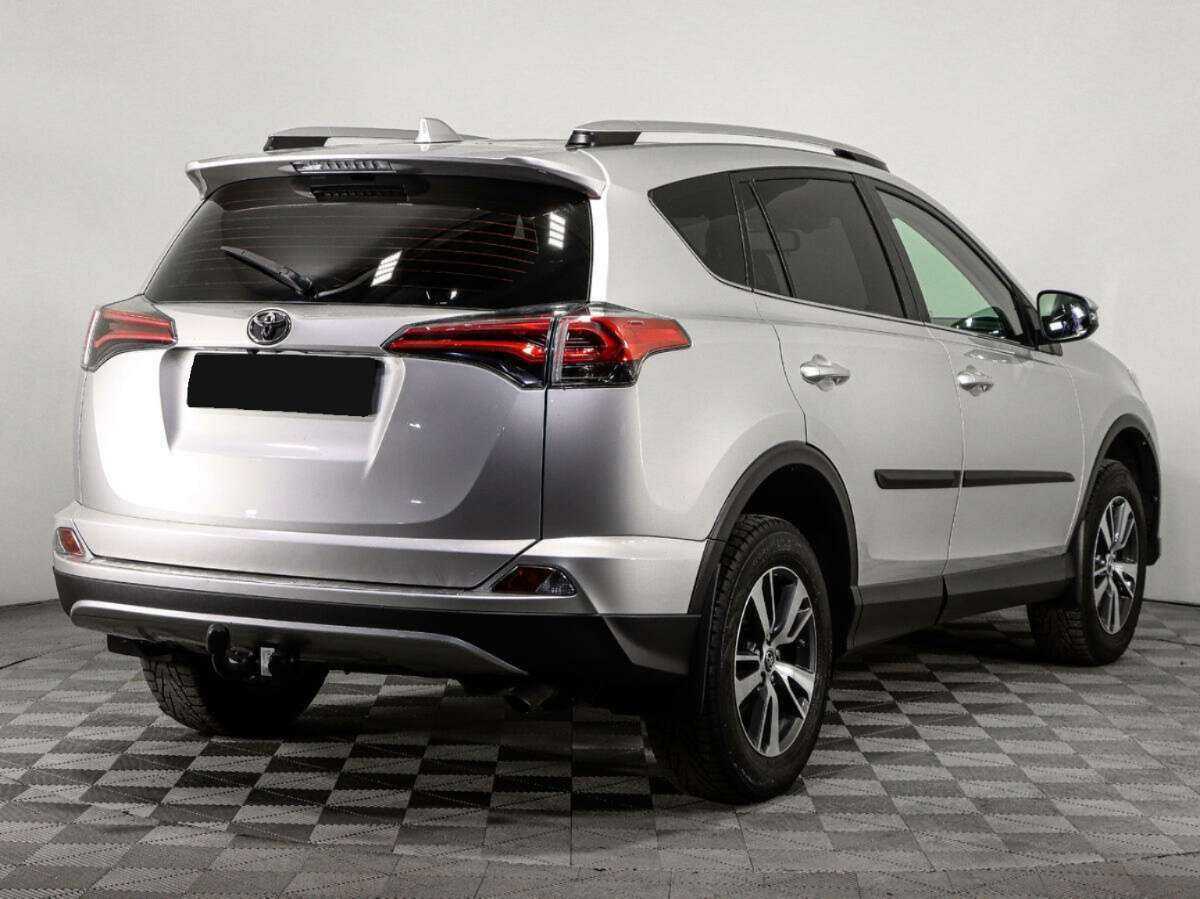 Toyota RAV4 2017 года с пробегом. Фото: #3