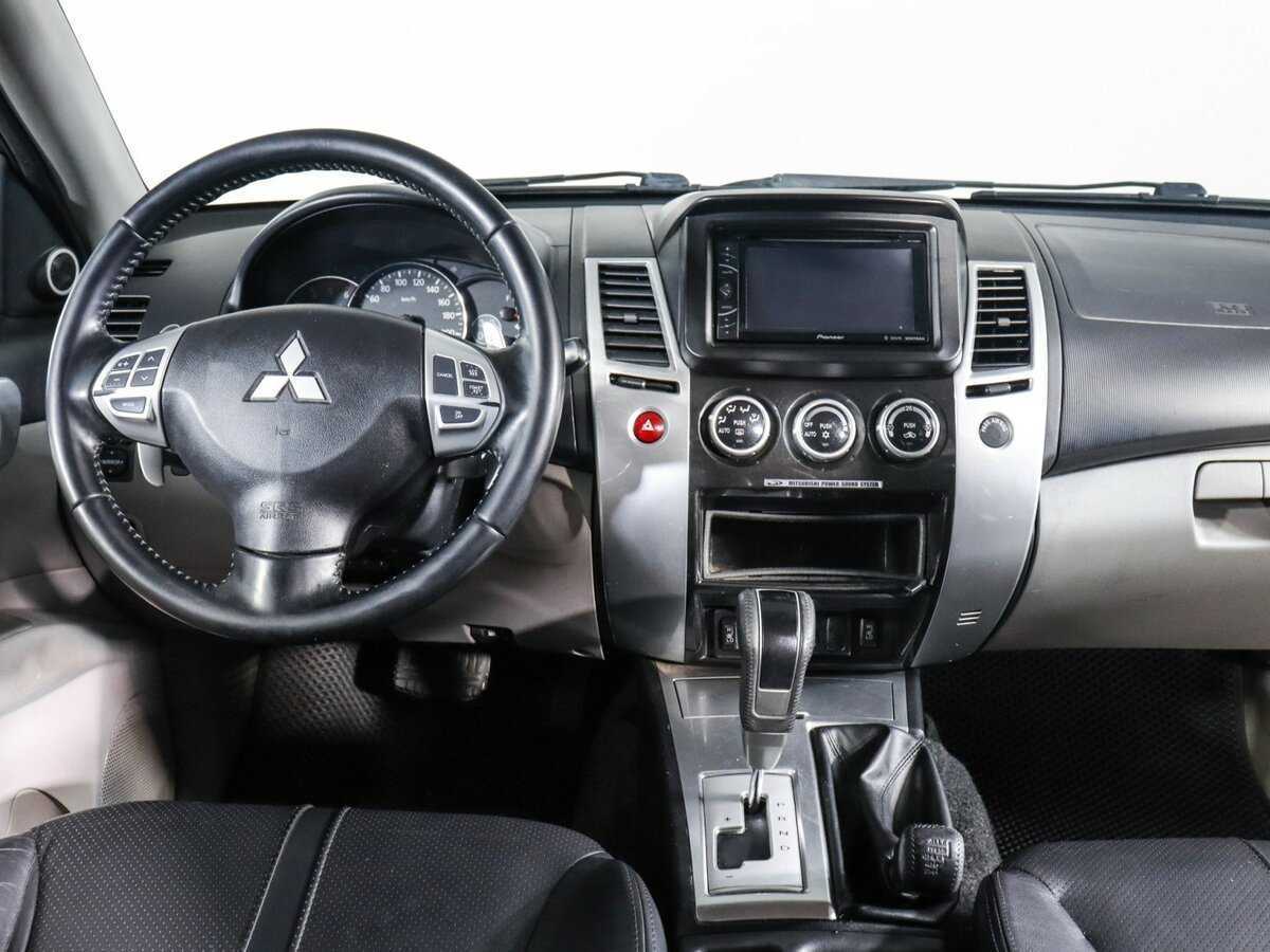 Mitsubishi Pajero Sport 2012 года с пробегом. Фото: #9