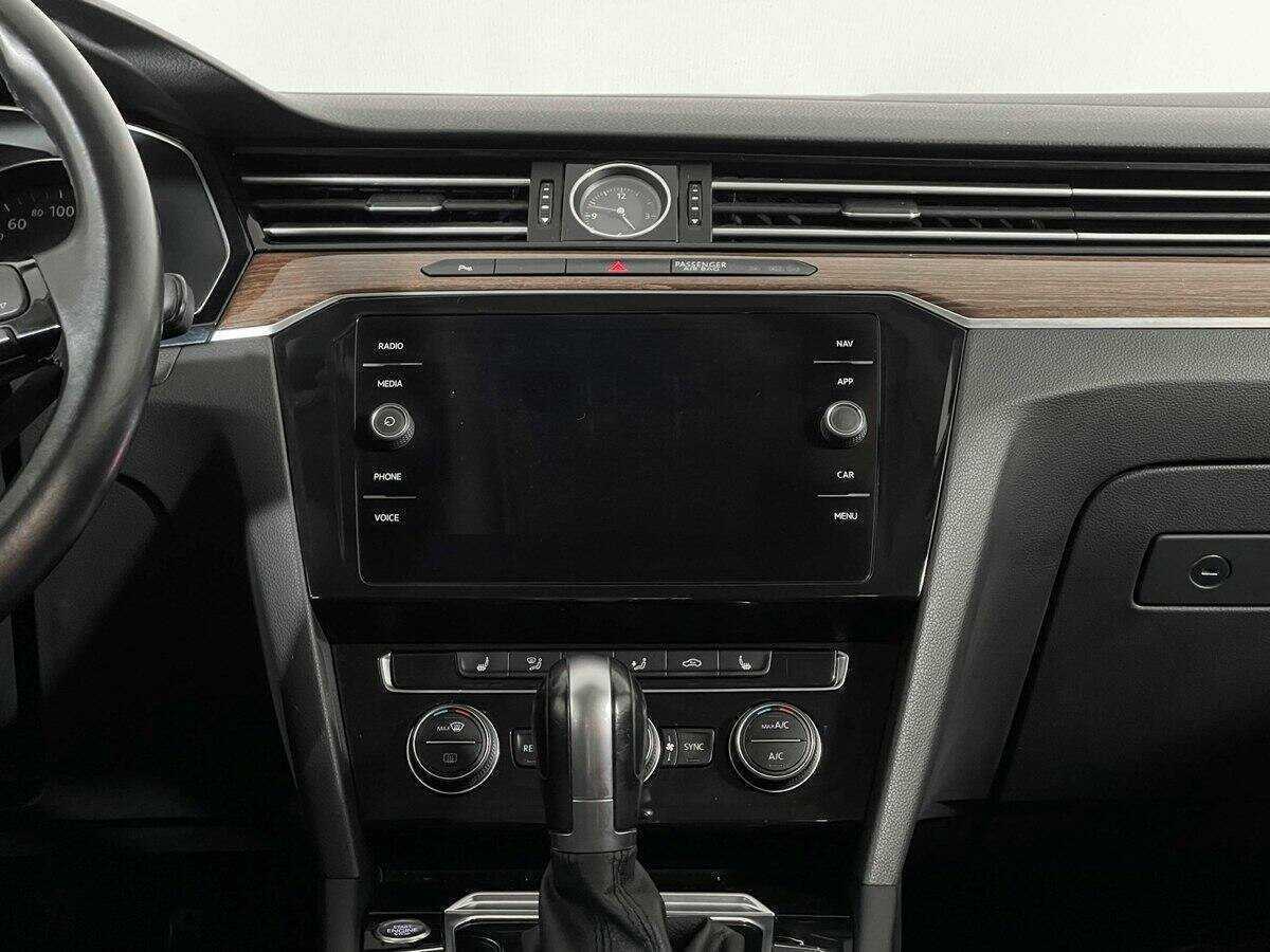 Volkswagen Passat 2018 года с пробегом. Фото: #9