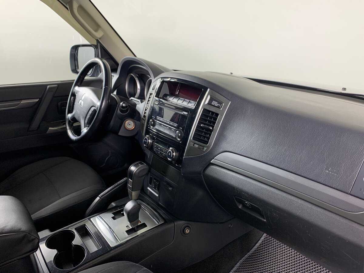 Mitsubishi Pajero 2015 года с пробегом. Фото: #13