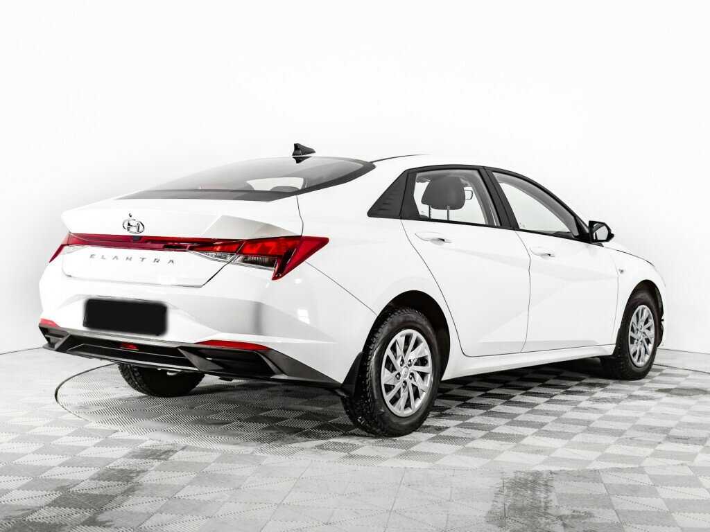 Hyundai Elantra 2021 года с пробегом. Фото: #4