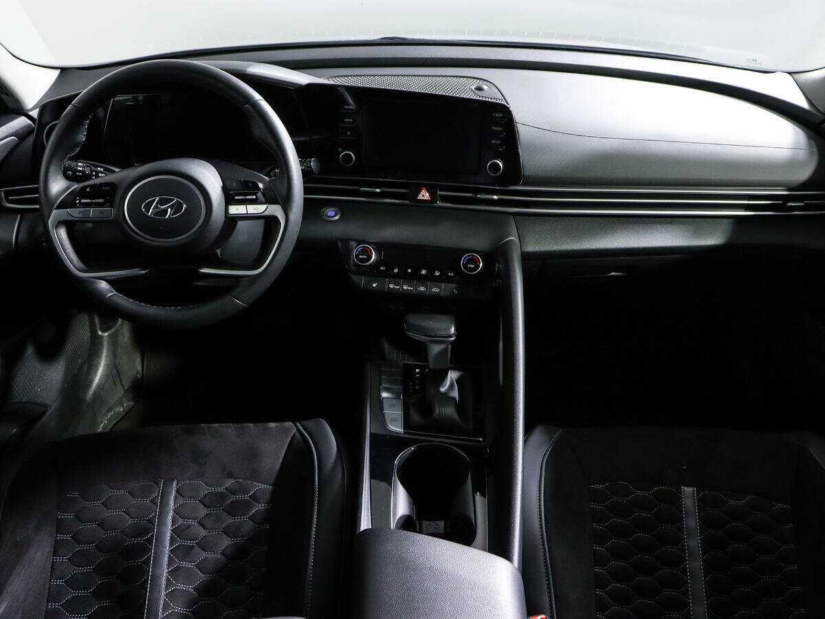 Hyundai Elantra 2022 года с пробегом. Фото: #11