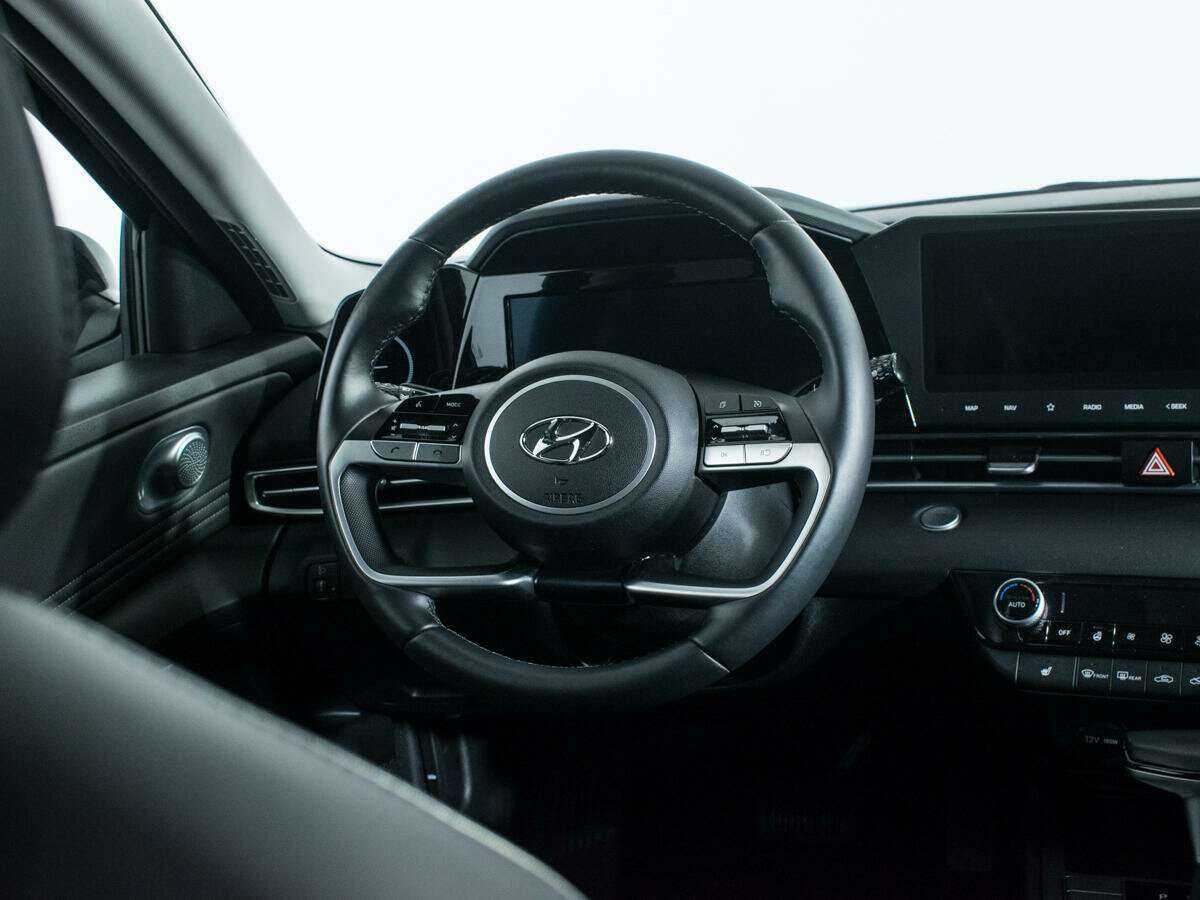 Hyundai Elantra 2023 года с пробегом. Фото: #13