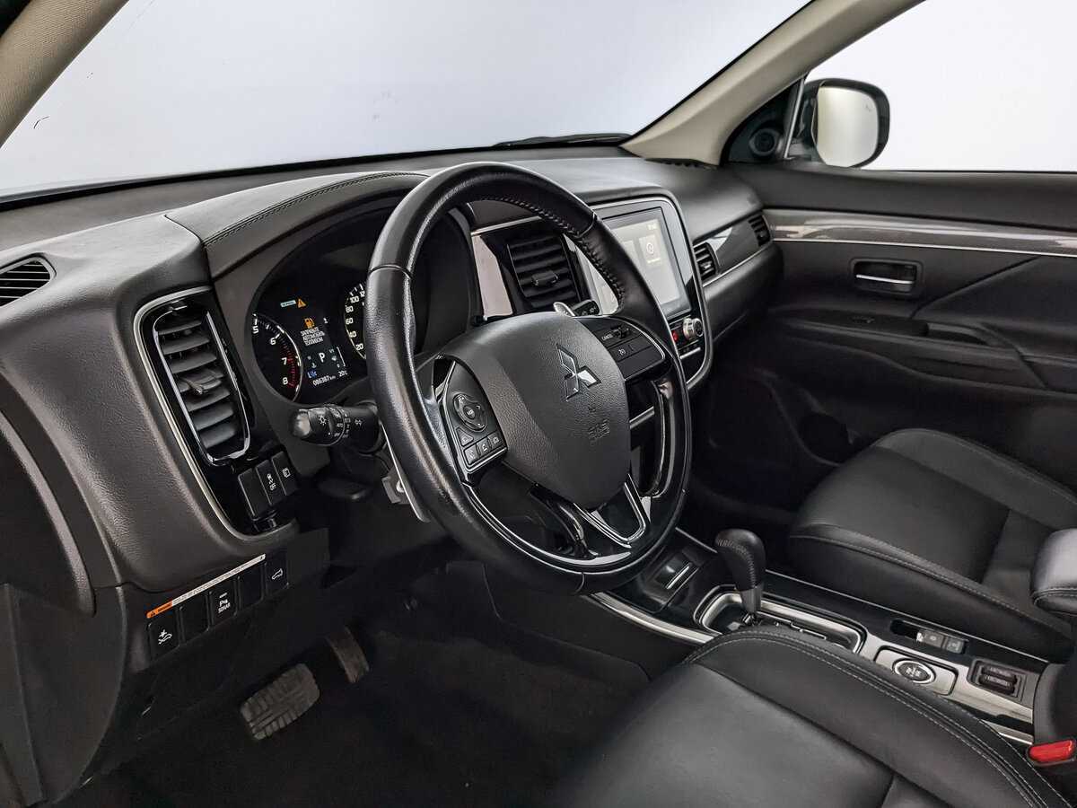 Mitsubishi Outlander 2021 года с пробегом. Фото: #12