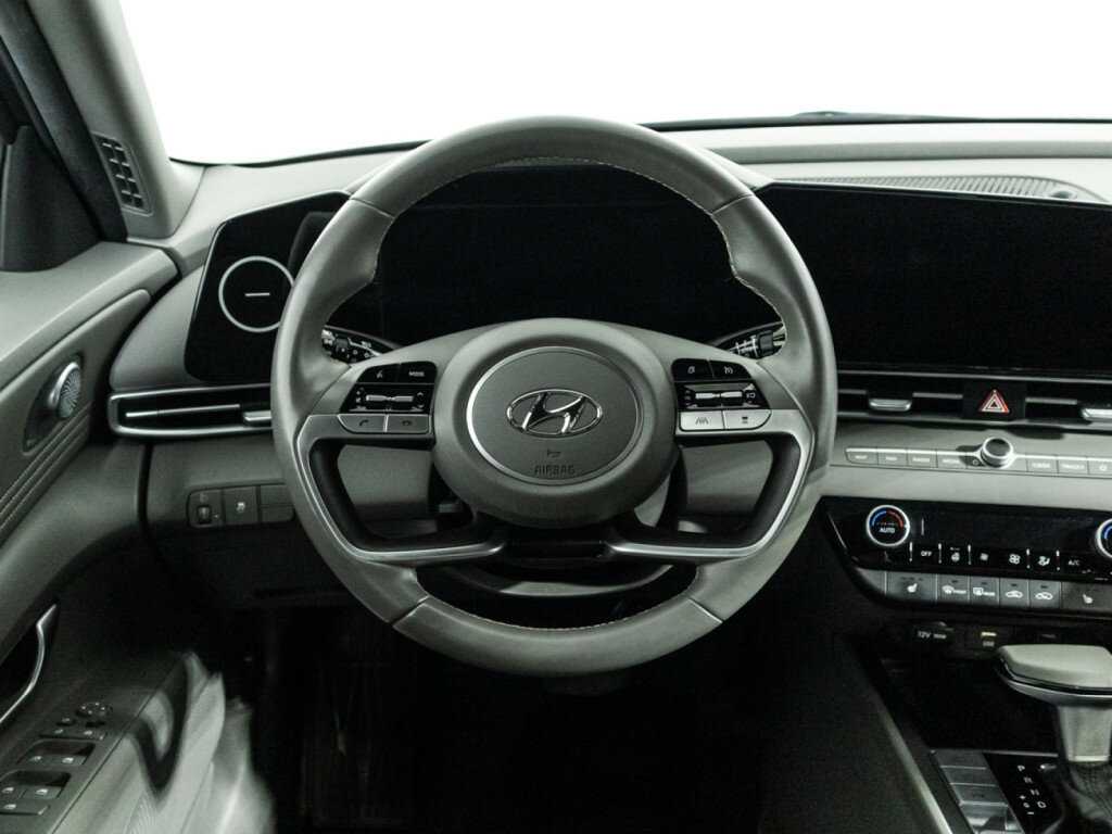 Hyundai Elantra 2021 года с пробегом. Фото: #22