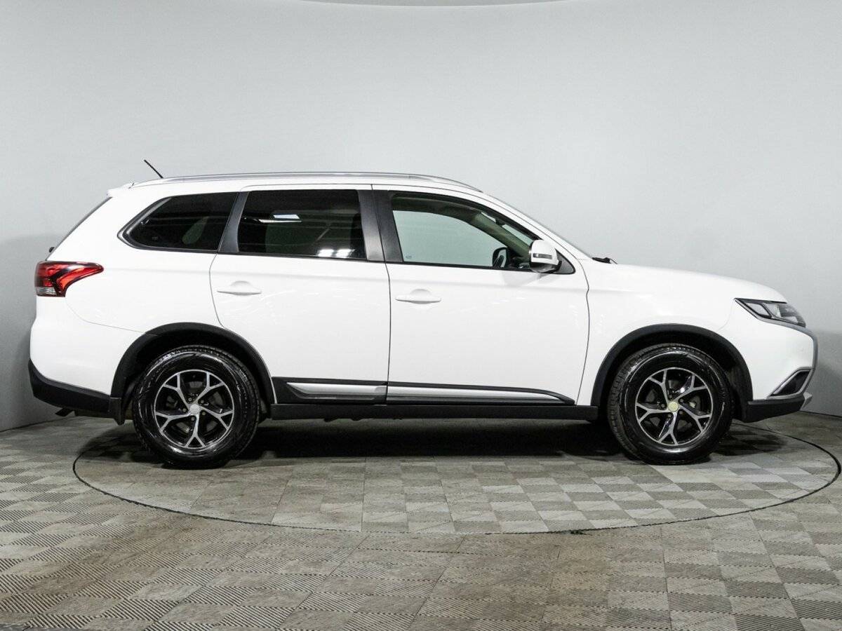 Mitsubishi Outlander 2016 года с пробегом. Фото: #3