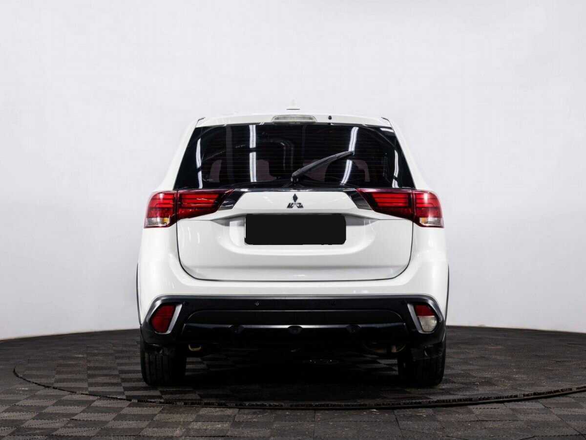 Mitsubishi Outlander 2018 года с пробегом. Фото: #4