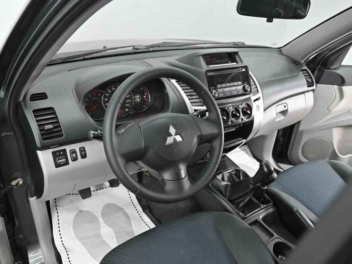 Mitsubishi Pajero Sport 2014 года с пробегом. Фото: #7